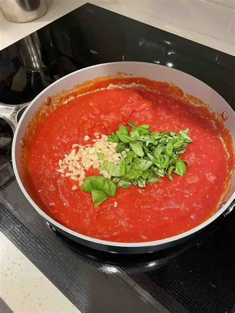 (9) Large 2.81 Lbs. - RAGU Old World Style Traditional Sauce, Plastic Jars ... Trackable Cuba Home Delivery Included.